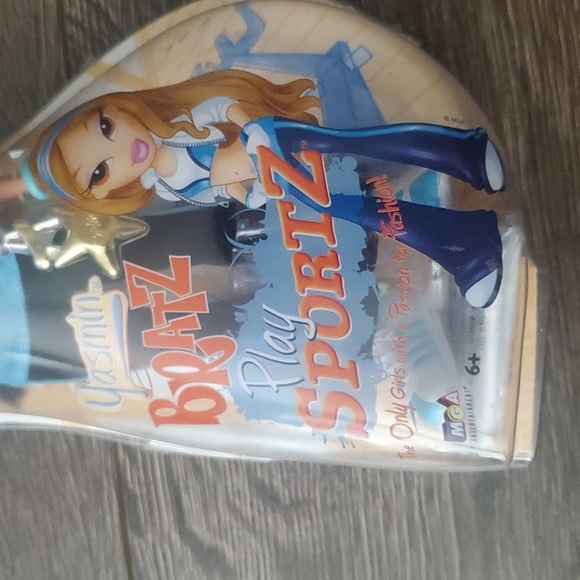 Bratz Play Sportz Fitness Yasmin - NIB Collectible - Picture 2 of 8